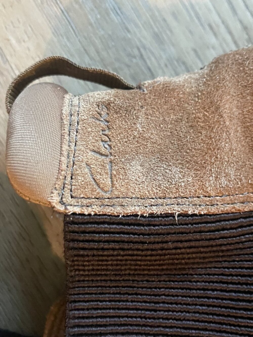 Clarks Chelsea Boots Brown Suede Men's 8M Slip-on Ankle Comfort! - Picture 6 of 9